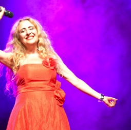 Calli Hughes at the SingMe Merseyside Variety Show 2016